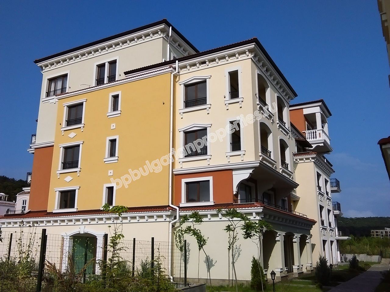 Луксозни апартаменти за продажба в нов комплекс близо до плажа в град Созопол Луксозни апартаменти за продажба в нов комплекс близо до плажа в град Созопол