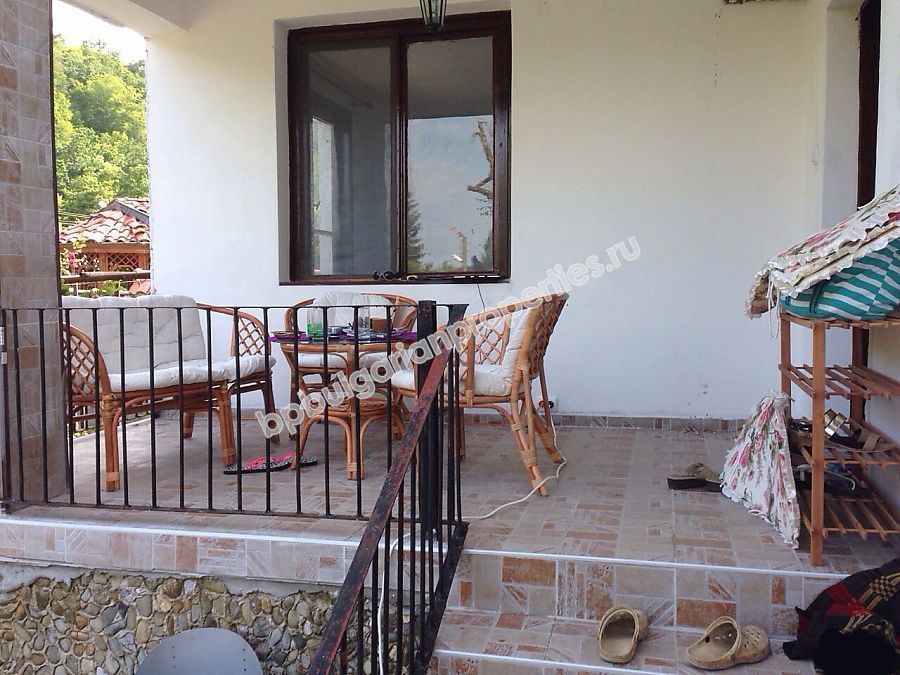 Реновирана двуетажна къща за продажба в село в Странджа планина Реновирана двуетажна къща за продажба в село в Странджа планина