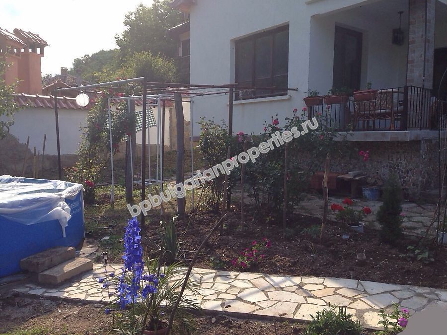 Реновирана двуетажна къща за продажба в село в Странджа планина Реновирана двуетажна къща за продажба в село в Странджа планина