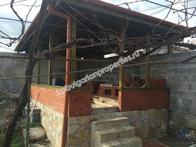 Двуетажна къща в спокоен зелен квартал на Бургас Двуетажна къща в спокоен зелен квартал на Бургас