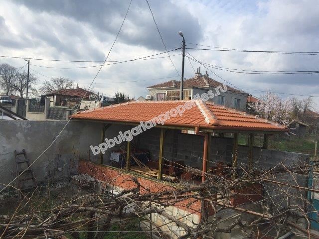 Двуетажна къща в спокоен зелен квартал на Бургас Двуетажна къща в спокоен зелен квартал на Бургас