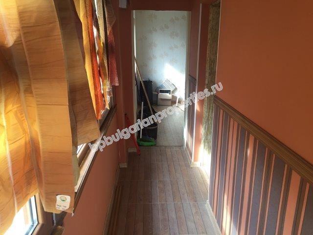 Двуетажна къща в спокоен зелен квартал на Бургас Двуетажна къща в спокоен зелен квартал на Бургас