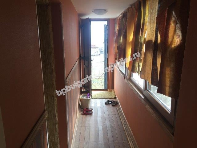 Двуетажна къща в спокоен зелен квартал на Бургас Двуетажна къща в спокоен зелен квартал на Бургас