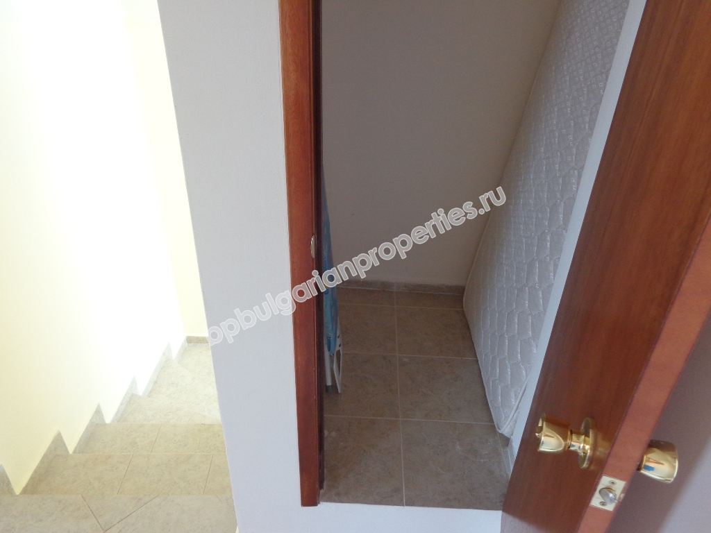 Продава се луксозна двуетажна мебелирана вила край Слънчев Бряг Продава се луксозна двуетажна мебелирана вила край Слънчев Бряг