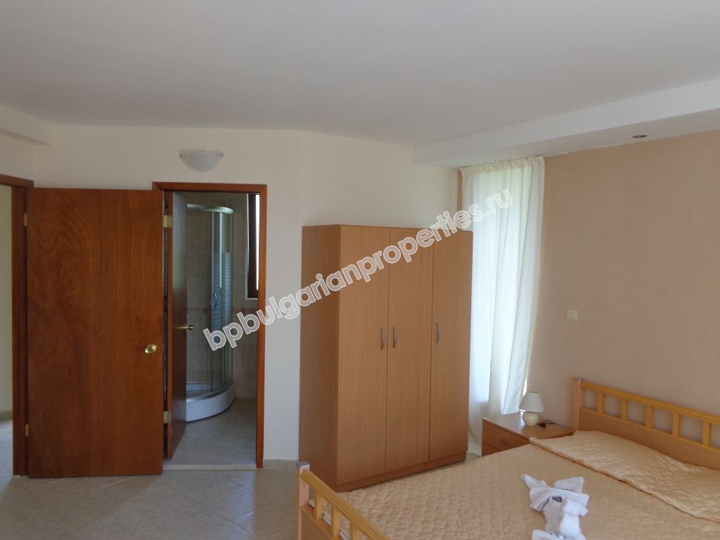 Продава се луксозна двуетажна мебелирана вила край Слънчев Бряг Продава се луксозна двуетажна мебелирана вила край Слънчев Бряг