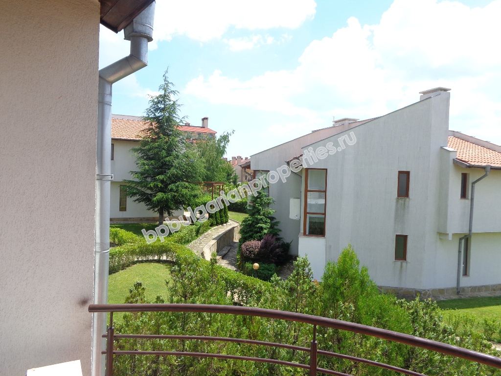 Продава се луксозна двуетажна мебелирана вила край Слънчев Бряг Продава се луксозна двуетажна мебелирана вила край Слънчев Бряг