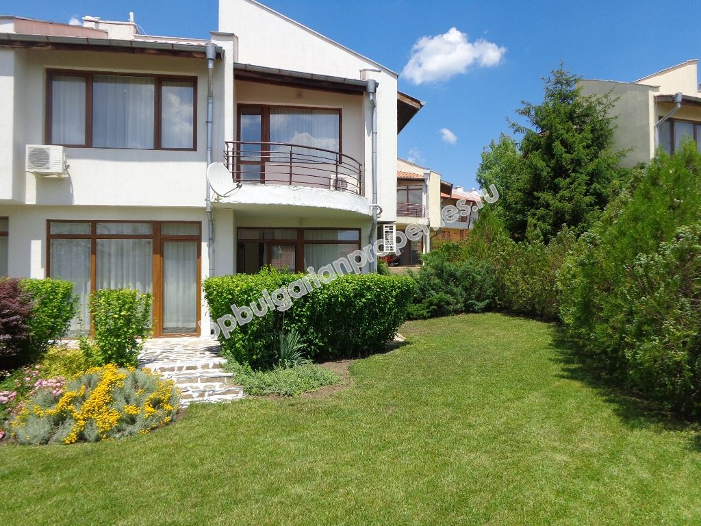 Продава се луксозна двуетажна мебелирана вила край Слънчев Бряг Продава се луксозна двуетажна мебелирана вила край Слънчев Бряг