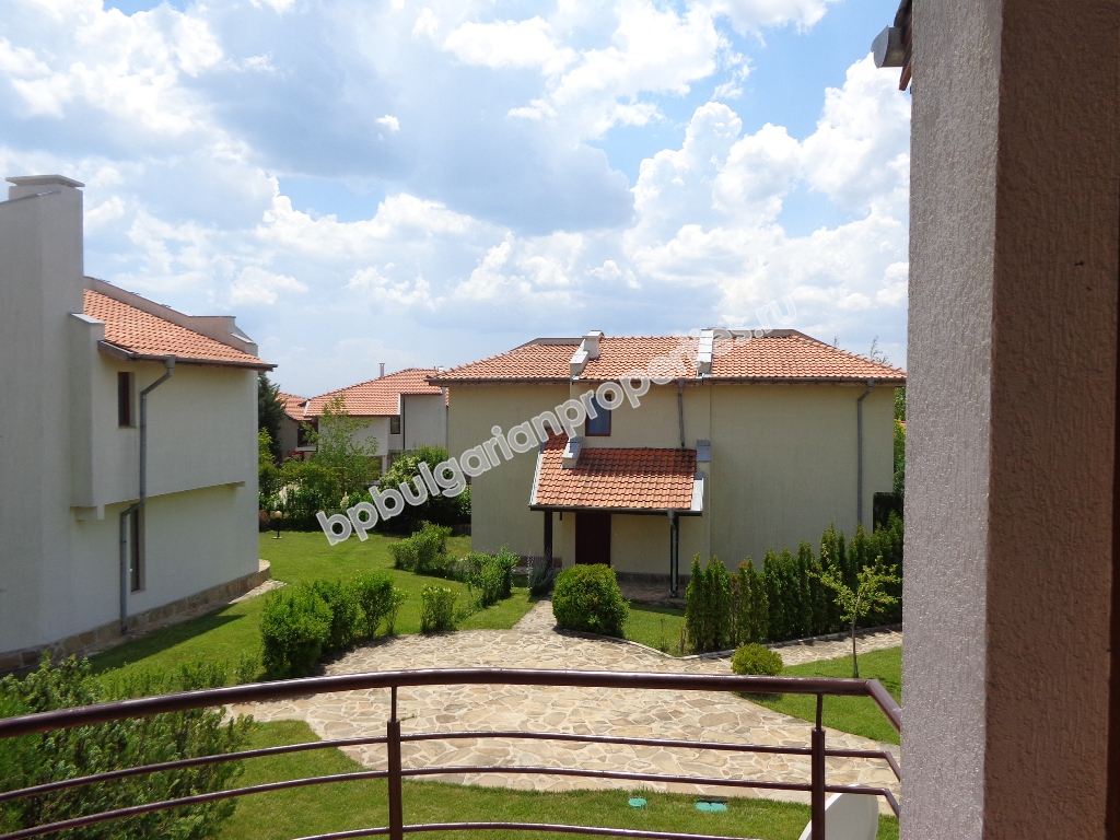 Продава се луксозна двуетажна мебелирана вила край Слънчев Бряг Продава се луксозна двуетажна мебелирана вила край Слънчев Бряг