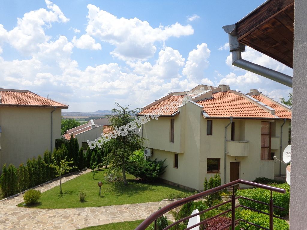 Продава се луксозна двуетажна мебелирана вила край Слънчев Бряг Продава се луксозна двуетажна мебелирана вила край Слънчев Бряг