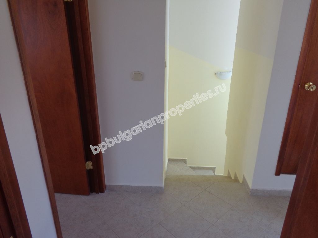 Продава се луксозна двуетажна мебелирана вила край Слънчев Бряг Продава се луксозна двуетажна мебелирана вила край Слънчев Бряг