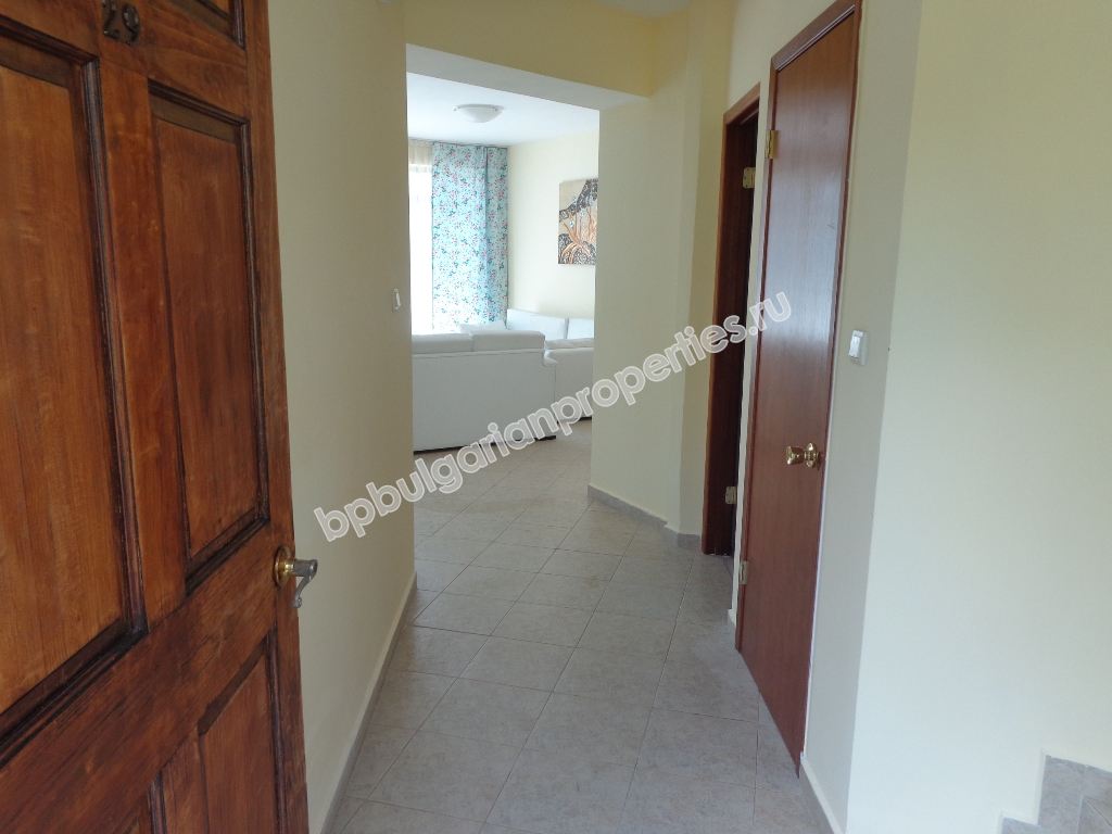 Продава се луксозна двуетажна мебелирана вила край Слънчев Бряг Продава се луксозна двуетажна мебелирана вила край Слънчев Бряг