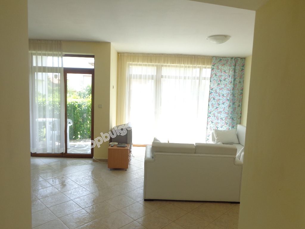 Продава се луксозна двуетажна мебелирана вила край Слънчев Бряг Продава се луксозна двуетажна мебелирана вила край Слънчев Бряг