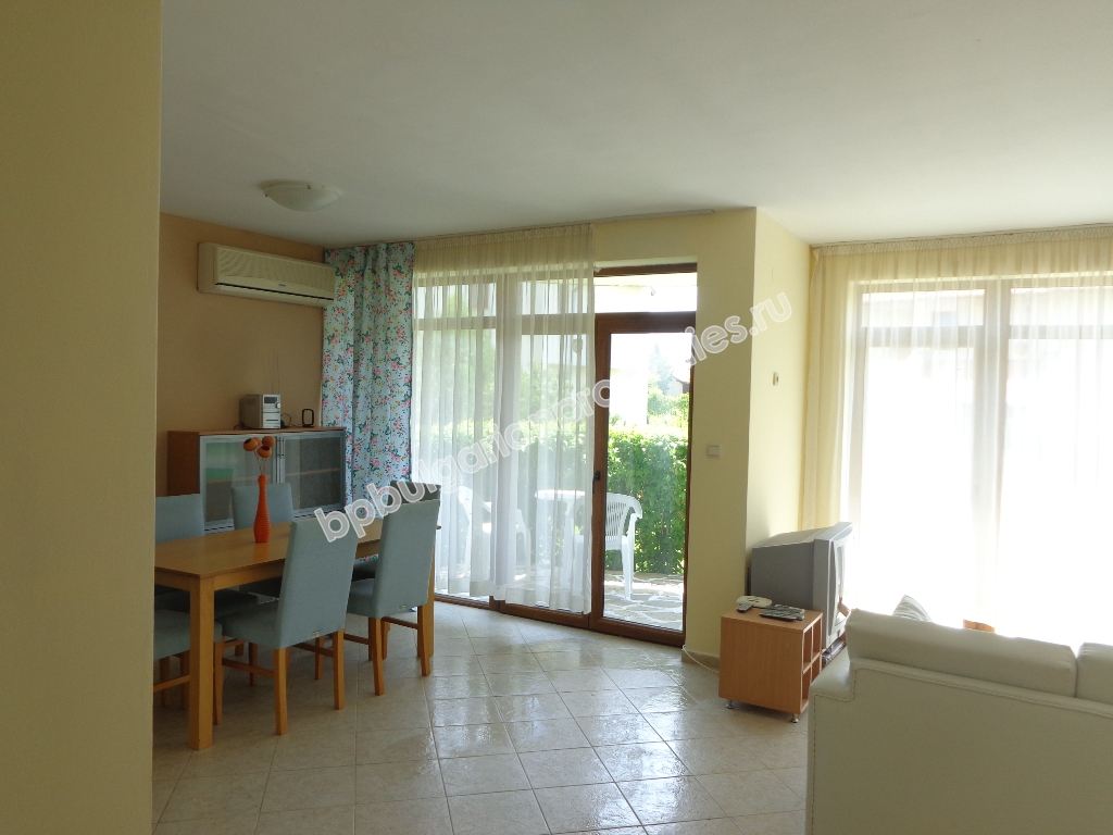 Продава се луксозна двуетажна мебелирана вила край Слънчев Бряг Продава се луксозна двуетажна мебелирана вила край Слънчев Бряг