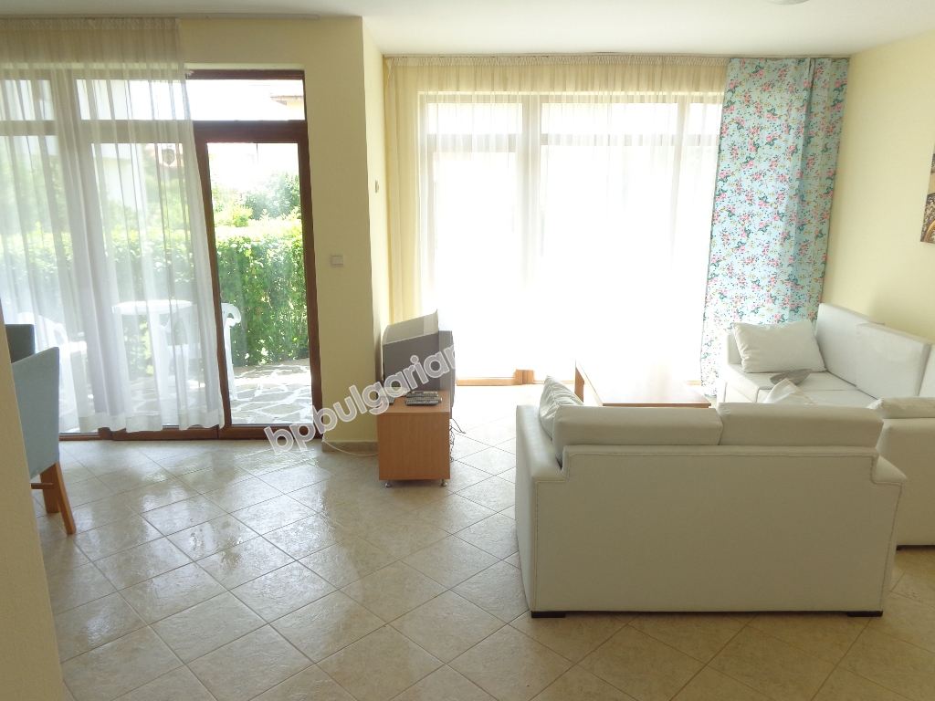 Продава се луксозна двуетажна мебелирана вила край Слънчев Бряг Продава се луксозна двуетажна мебелирана вила край Слънчев Бряг