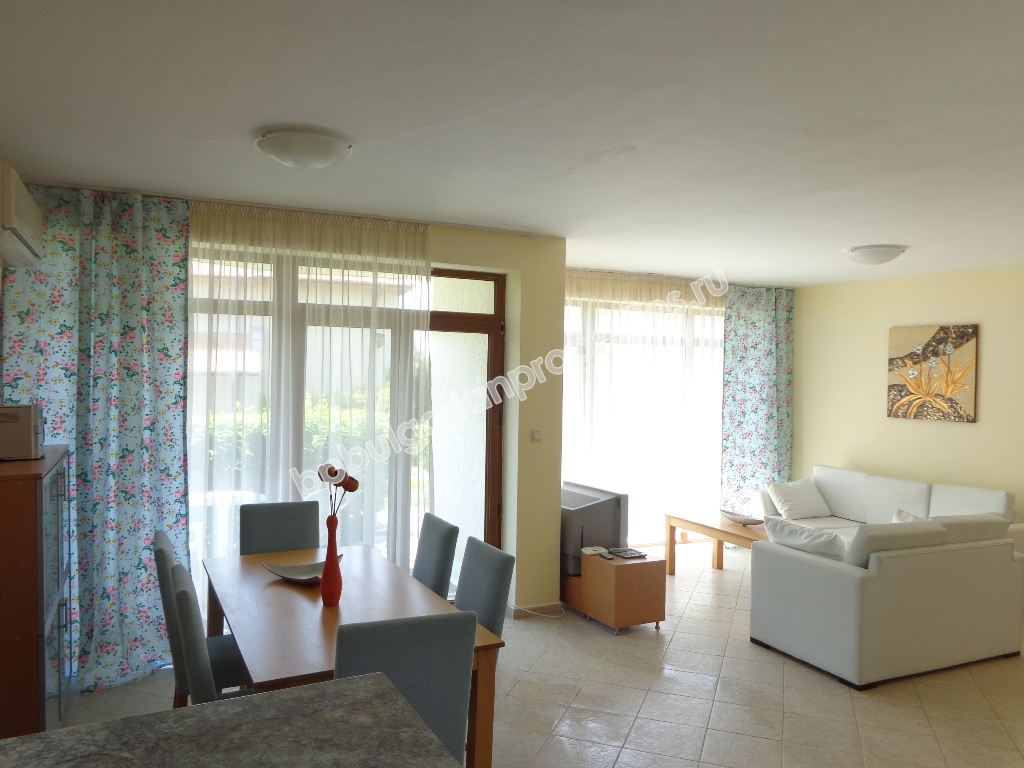 Продава се луксозна двуетажна мебелирана вила край Слънчев Бряг Продава се луксозна двуетажна мебелирана вила край Слънчев Бряг