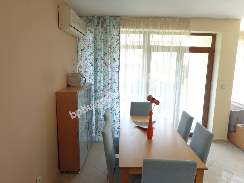 Продава се луксозна двуетажна мебелирана вила край Слънчев Бряг Продава се луксозна двуетажна мебелирана вила край Слънчев Бряг