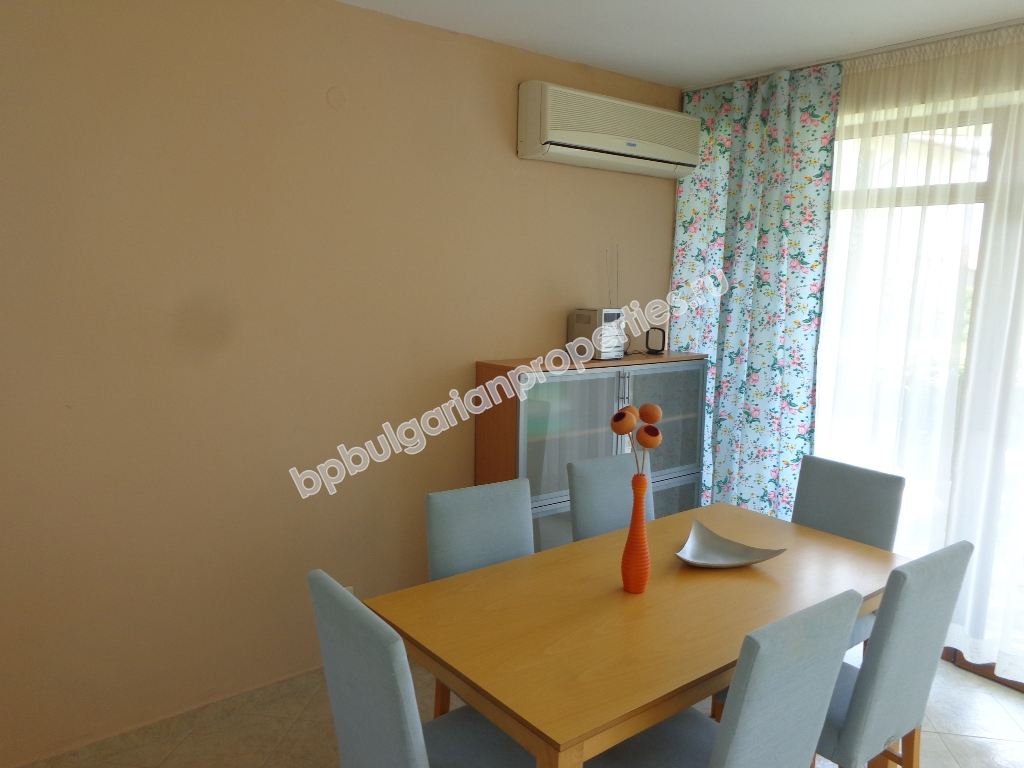 Продава се луксозна двуетажна мебелирана вила край Слънчев Бряг Продава се луксозна двуетажна мебелирана вила край Слънчев Бряг