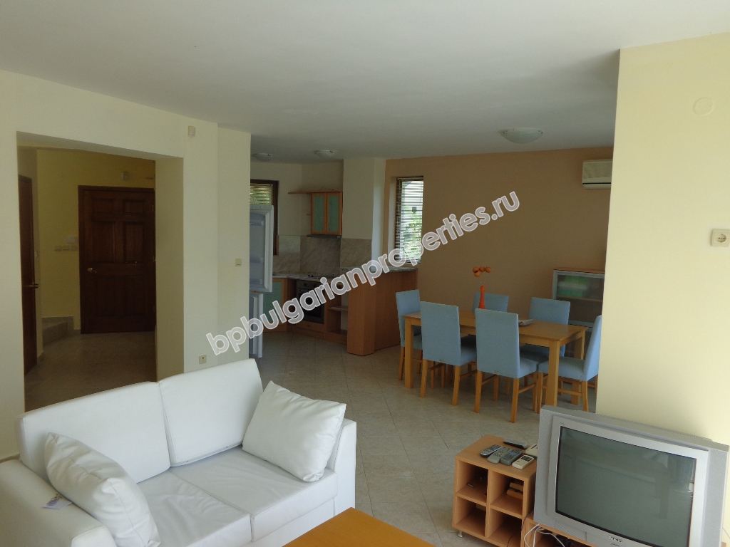 Продава се луксозна двуетажна мебелирана вила край Слънчев Бряг Продава се луксозна двуетажна мебелирана вила край Слънчев Бряг