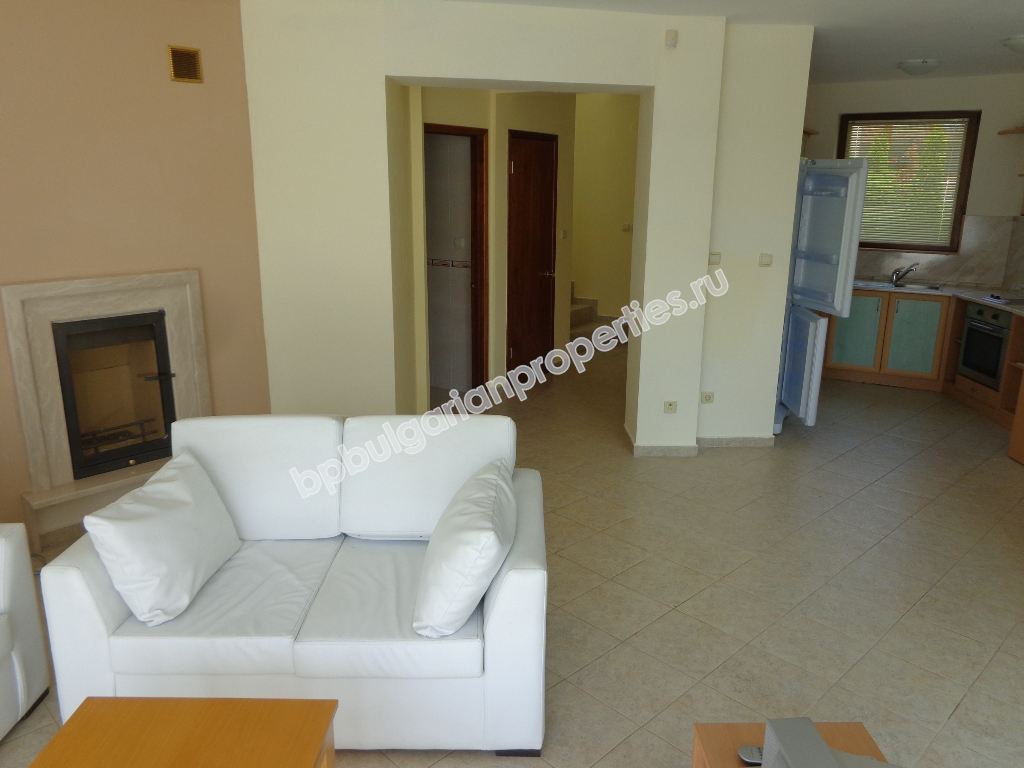 Продава се луксозна двуетажна мебелирана вила край Слънчев Бряг Продава се луксозна двуетажна мебелирана вила край Слънчев Бряг