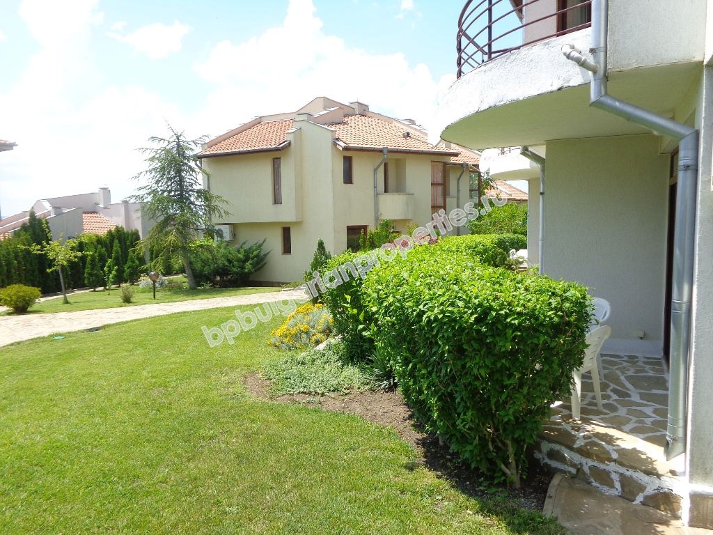 Продава се луксозна двуетажна мебелирана вила край Слънчев Бряг Продава се луксозна двуетажна мебелирана вила край Слънчев Бряг