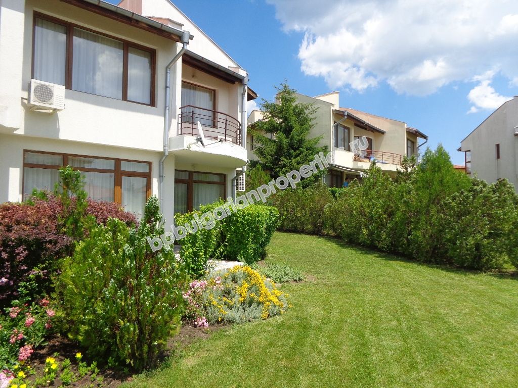 Продава се луксозна двуетажна мебелирана вила край Слънчев Бряг Продава се луксозна двуетажна мебелирана вила край Слънчев Бряг