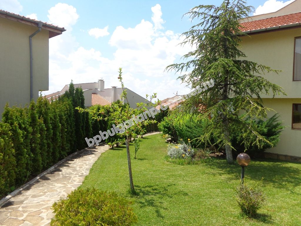 Продава се луксозна двуетажна мебелирана вила край Слънчев Бряг Продава се луксозна двуетажна мебелирана вила край Слънчев Бряг