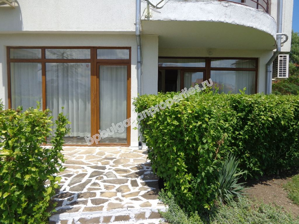 Продава се луксозна двуетажна мебелирана вила край Слънчев Бряг Продава се луксозна двуетажна мебелирана вила край Слънчев Бряг