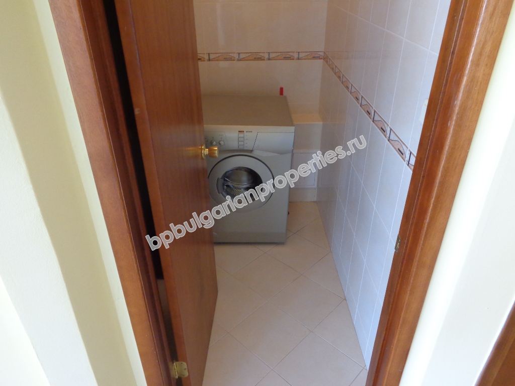 Продава се луксозна двуетажна мебелирана вила край Слънчев Бряг Продава се луксозна двуетажна мебелирана вила край Слънчев Бряг