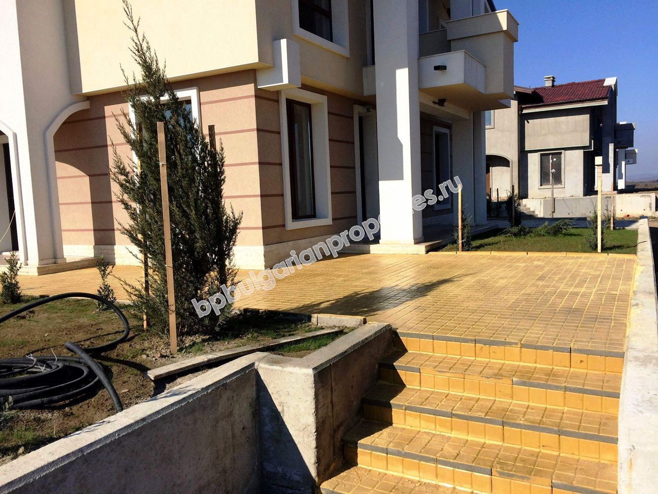 Луксозни таунхауси близо до плажа за продажба в курорта Лозенец Луксозни таунхауси близо до плажа за продажба в курорта Лозенец