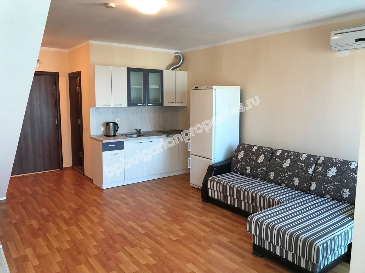 Голям мебелиран мезонет на първа линия море за продажба в Несебър Голям мебелиран мезонет на първа линия море за продажба в Несебър