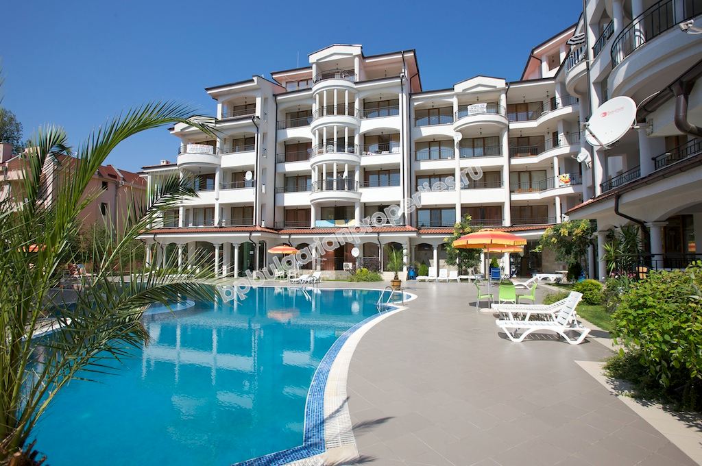 Голям мебелиран мезонет на първа линия море за продажба в Несебър Голям мебелиран мезонет на първа линия море за продажба в Несебър