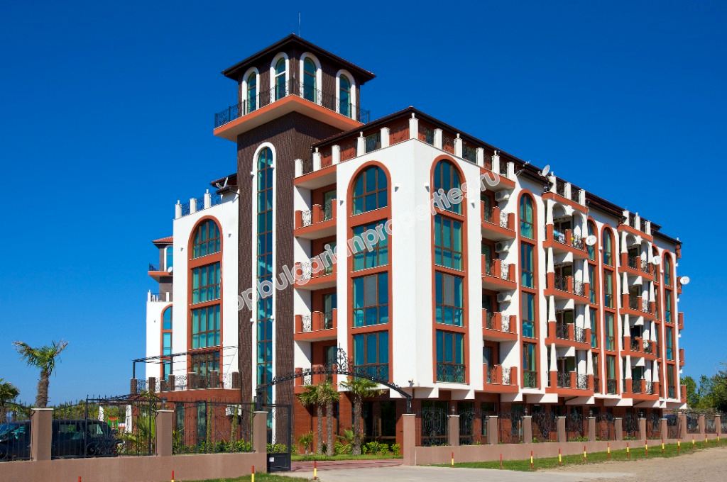 Голям мебелиран мезонет на първа линия море за продажба в Несебър Голям мебелиран мезонет на първа линия море за продажба в Несебър