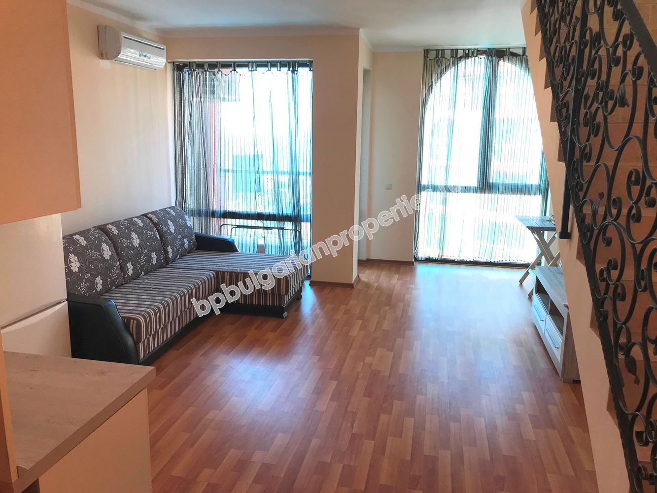 Голям мебелиран мезонет на първа линия море за продажба в Несебър Голям мебелиран мезонет на първа линия море за продажба в Несебър