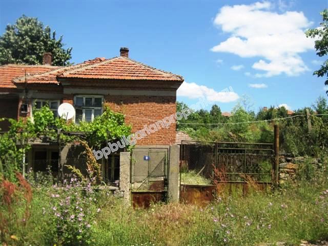 Тухлена двуетажна къща за продажба в село в Ямболски окръг Тухлена двуетажна къща за продажба в село в Ямболски окръг