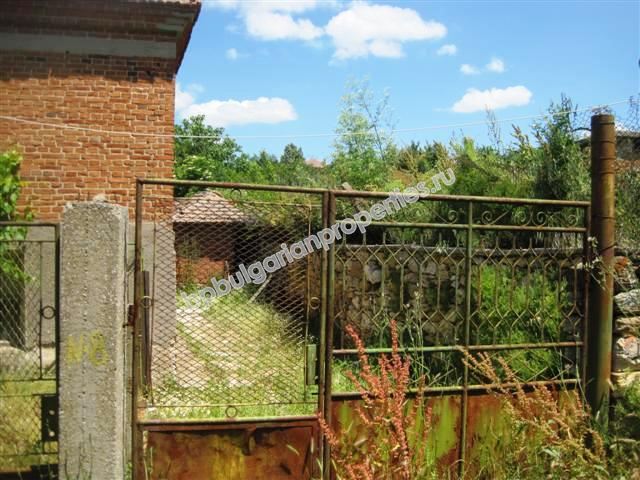 Тухлена двуетажна къща за продажба в село в Ямболски окръг Тухлена двуетажна къща за продажба в село в Ямболски окръг