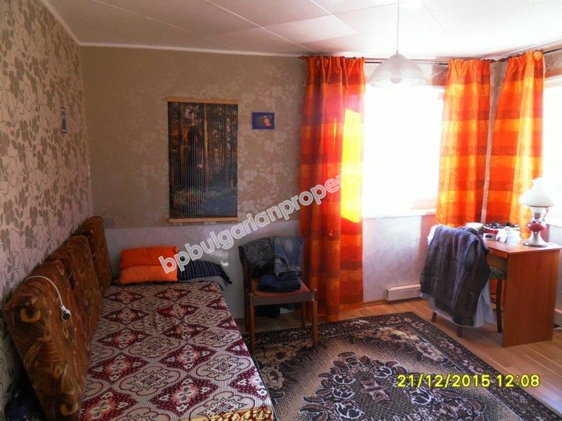 Двуетажна къща с двор на 12 км от морето, обл. Бургас Двуетажна къща с двор на 12 км от морето, обл. Бургас