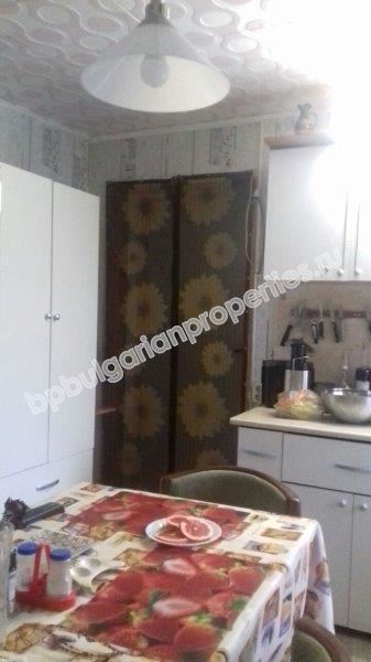 Двуетажна къща с двор на 12 км от морето, обл. Бургас Двуетажна къща с двор на 12 км от морето, обл. Бургас