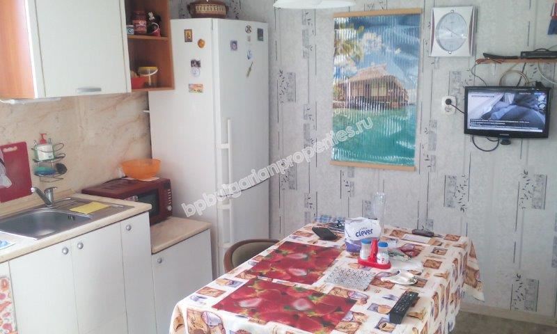 Двуетажна къща с двор на 12 км от морето, обл. Бургас Двуетажна къща с двор на 12 км от морето, обл. Бургас