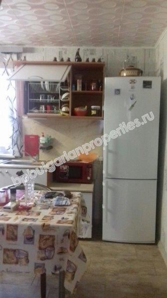 Двуетажна къща с двор на 12 км от морето, обл. Бургас Двуетажна къща с двор на 12 км от морето, обл. Бургас