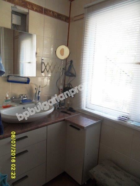 Двуетажна къща с двор на 12 км от морето, обл. Бургас Двуетажна къща с двор на 12 км от морето, обл. Бургас