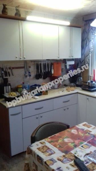 Двуетажна къща с двор на 12 км от морето, обл. Бургас Двуетажна къща с двор на 12 км от морето, обл. Бургас