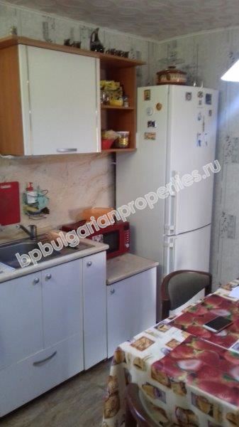 Двуетажна къща с двор на 12 км от морето, обл. Бургас Двуетажна къща с двор на 12 км от морето, обл. Бургас