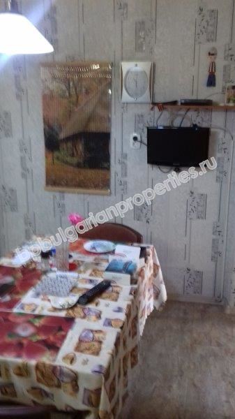 Двуетажна къща с двор на 12 км от морето, обл. Бургас Двуетажна къща с двор на 12 км от морето, обл. Бургас