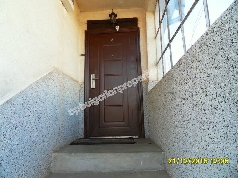 Двуетажна къща с двор на 12 км от морето, обл. Бургас Двуетажна къща с двор на 12 км от морето, обл. Бургас