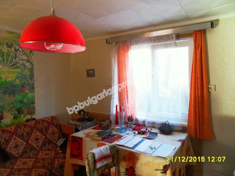 Двуетажна къща с двор на 12 км от морето, обл. Бургас Двуетажна къща с двор на 12 км от морето, обл. Бургас