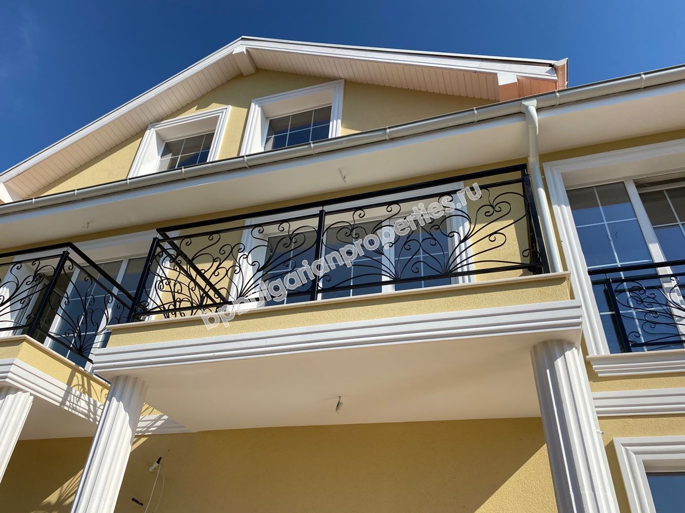 Луксозна къща за 2 семейства в Равда Луксозна къща за 2 семейства в Равда