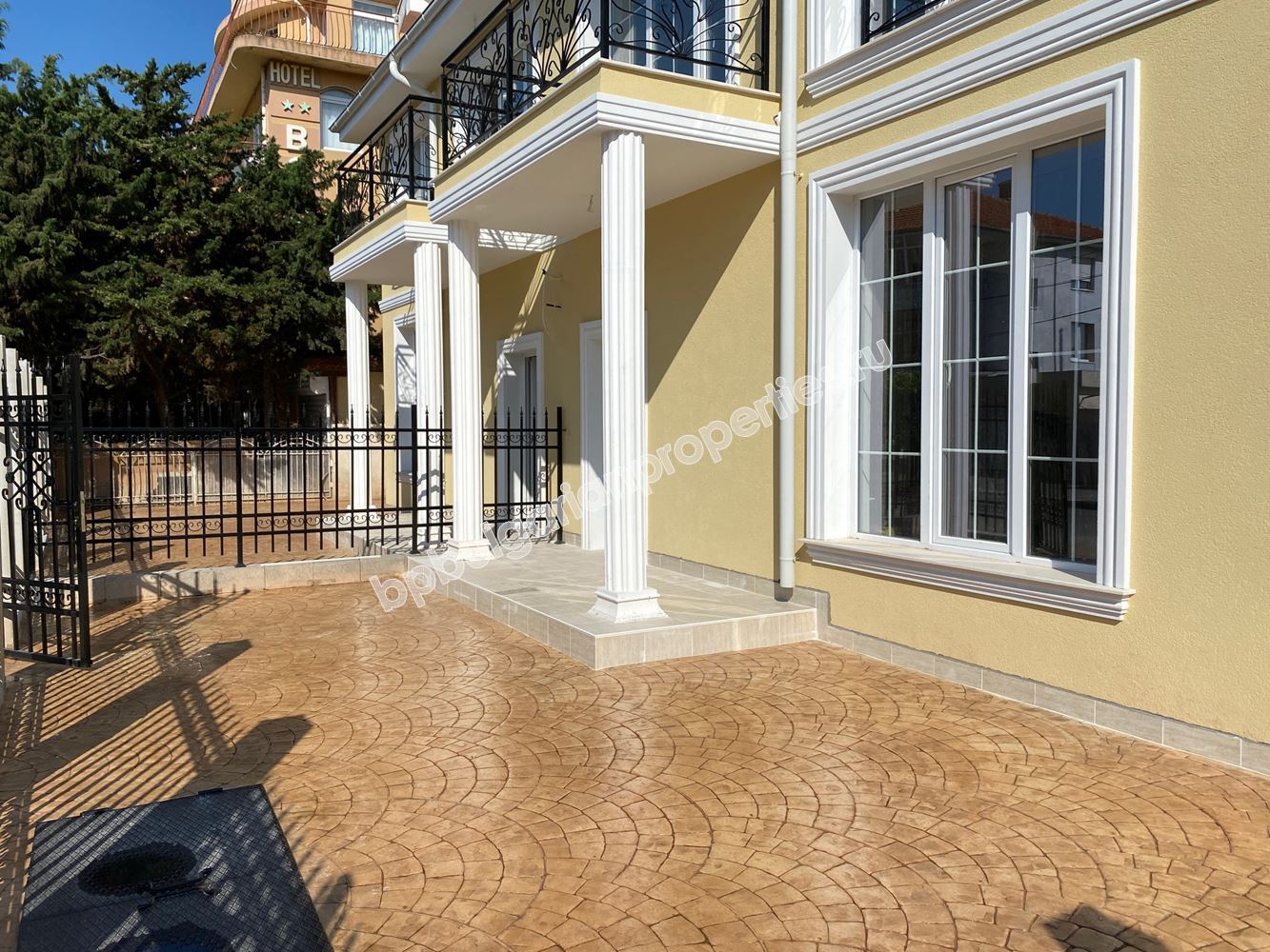 Луксозна къща за 2 семейства в Равда Луксозна къща за 2 семейства в Равда