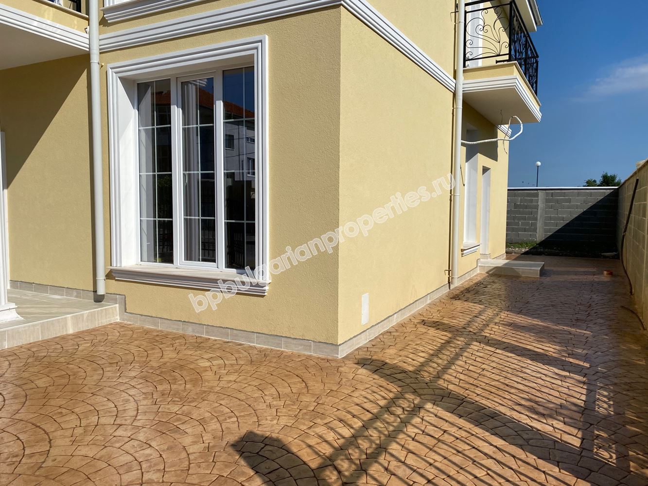 Луксозна къща за 2 семейства в Равда Луксозна къща за 2 семейства в Равда