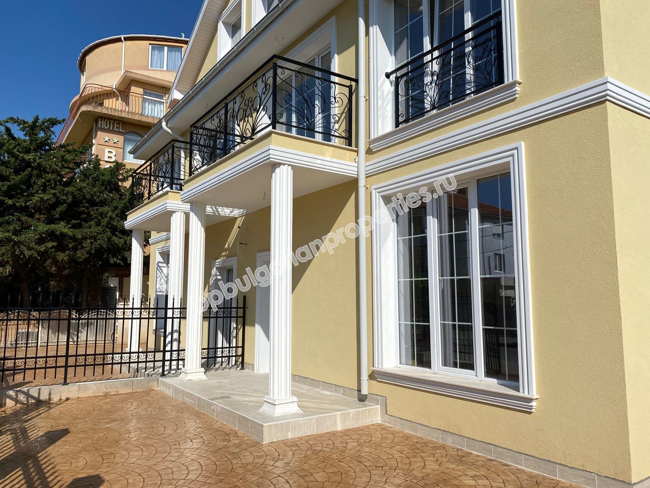 Луксозна къща за 2 семейства в Равда Луксозна къща за 2 семейства в Равда