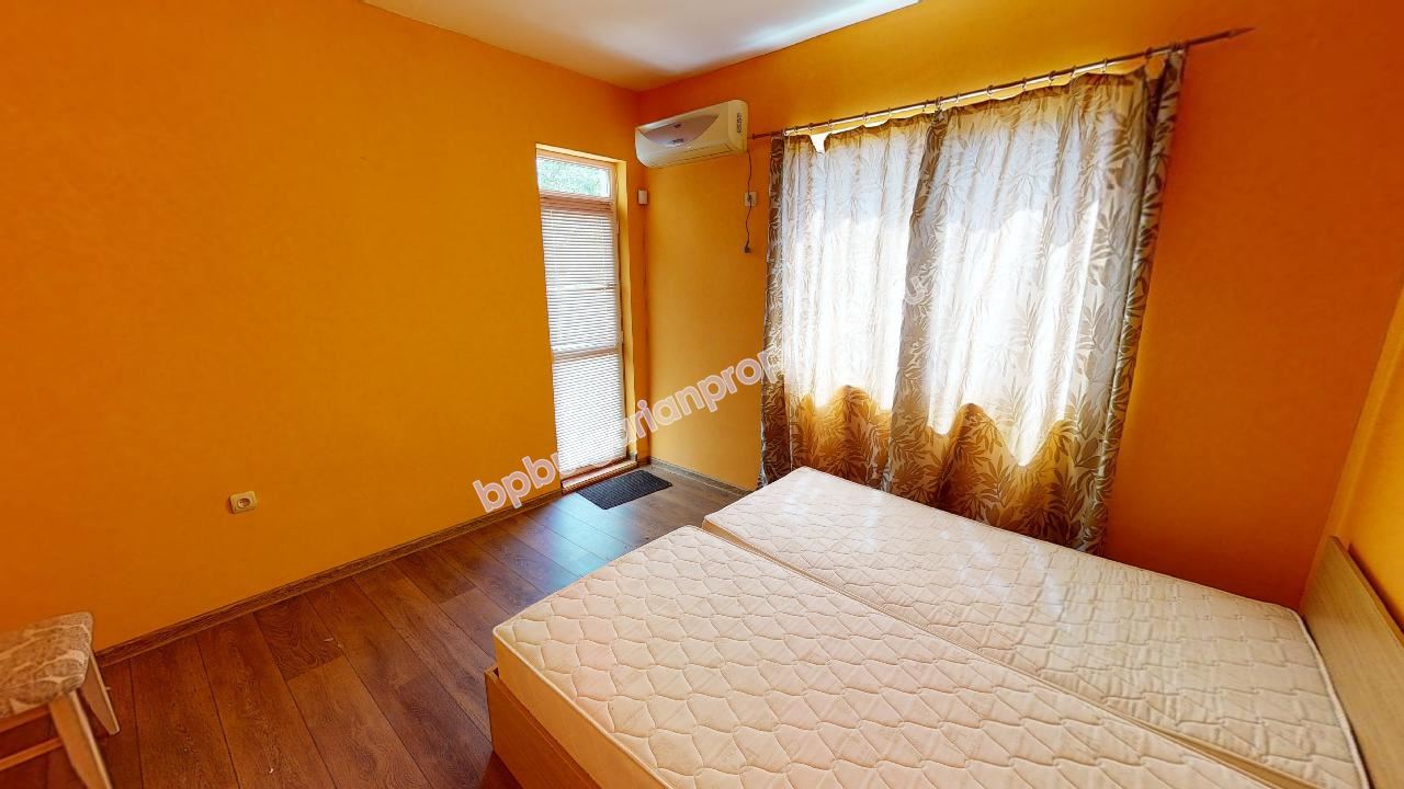 Двуетажна къща с три спални близо до Бургас Двуетажна къща с три спални близо до Бургас